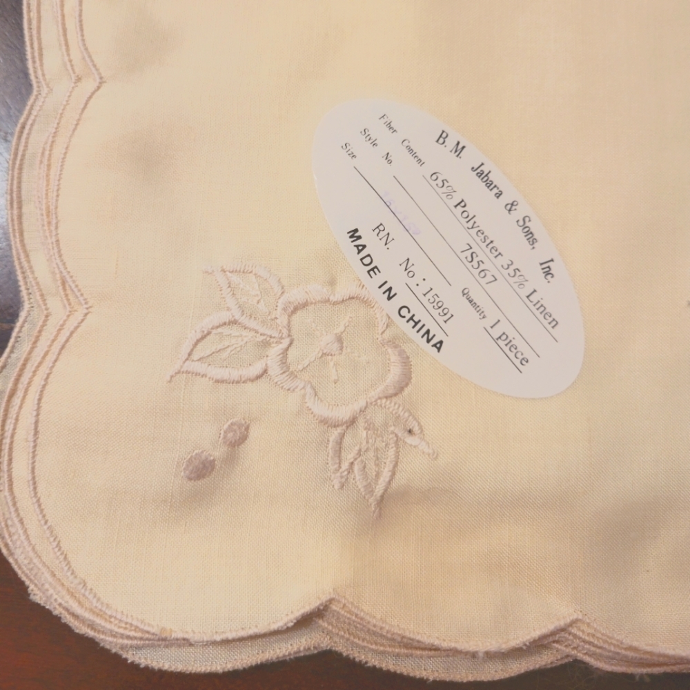 NWT tablecloth and napkin set